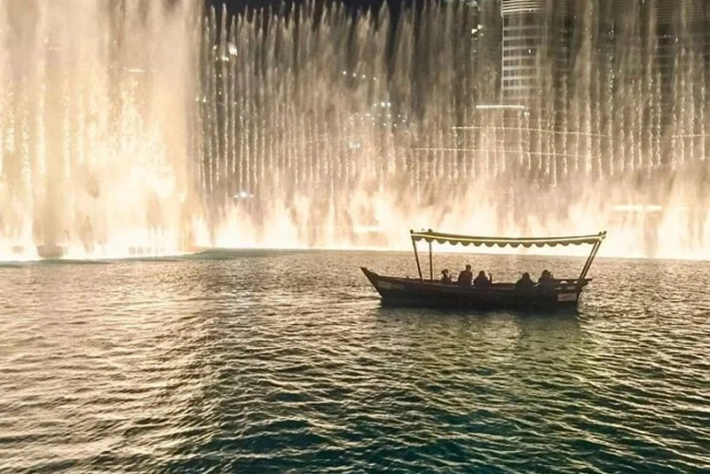 4. Dubai Fountain Lake